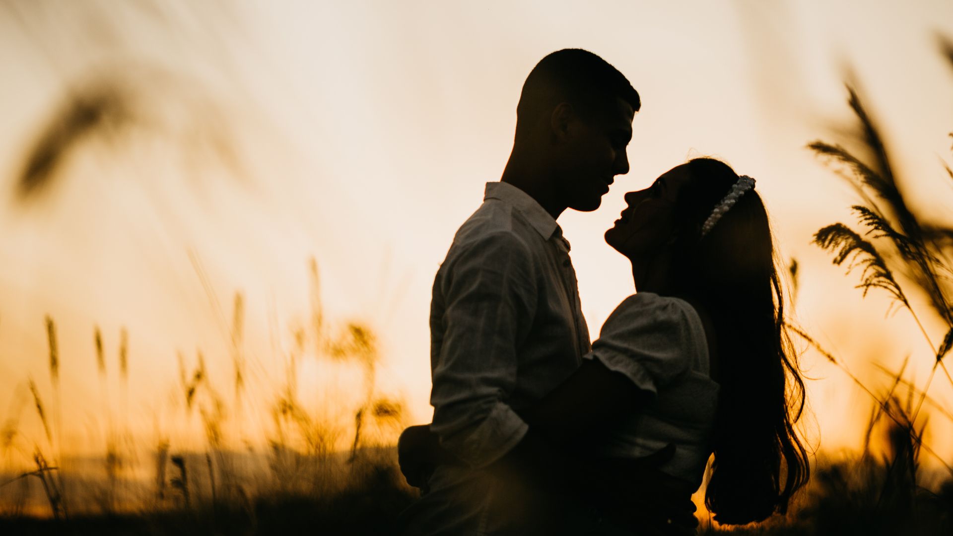 75 Deep Relationship Questions to Ask Your Boyfriend (For a Real Connection)