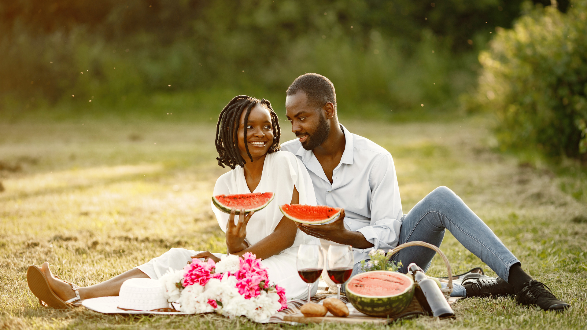 35 Black Couple Beach Date Ideas: Romantic, Aesthetic & Unforgettable Moments