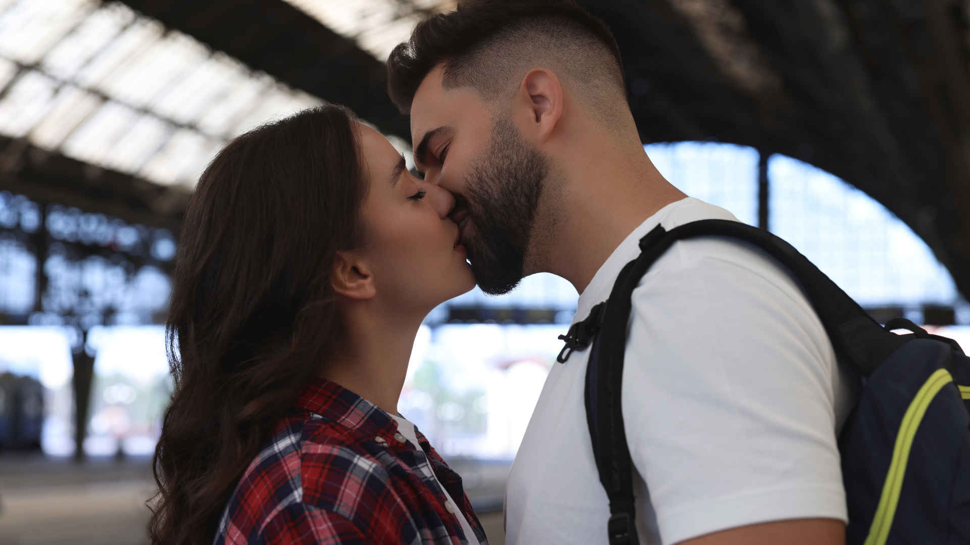 35 Long-Distance Kiss Ideas That Feel Close